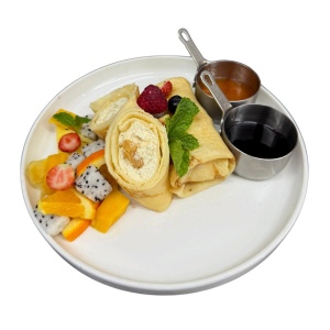 Блины с творогом и изюмом