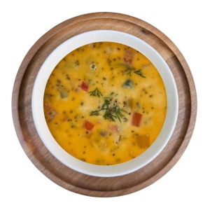 Кремовый суп с лососем и овощами