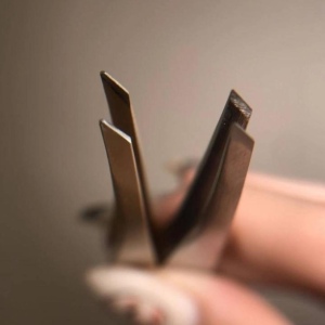 Коррекция бровей (воск / пинцет) Окрашивание краской