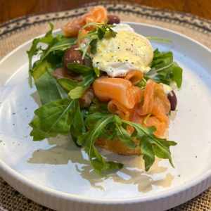 Bruschetta с нежно посоленным лососем