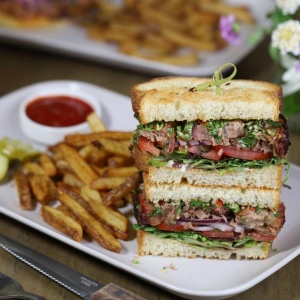 Чимичурри сэндвич с говядиной.